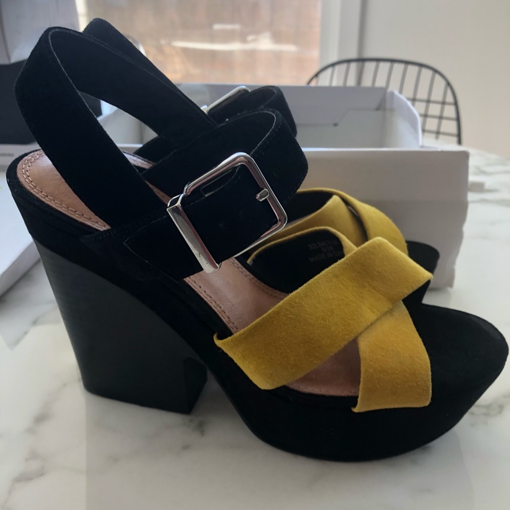 Top Shop Layla in Yellow and Black
